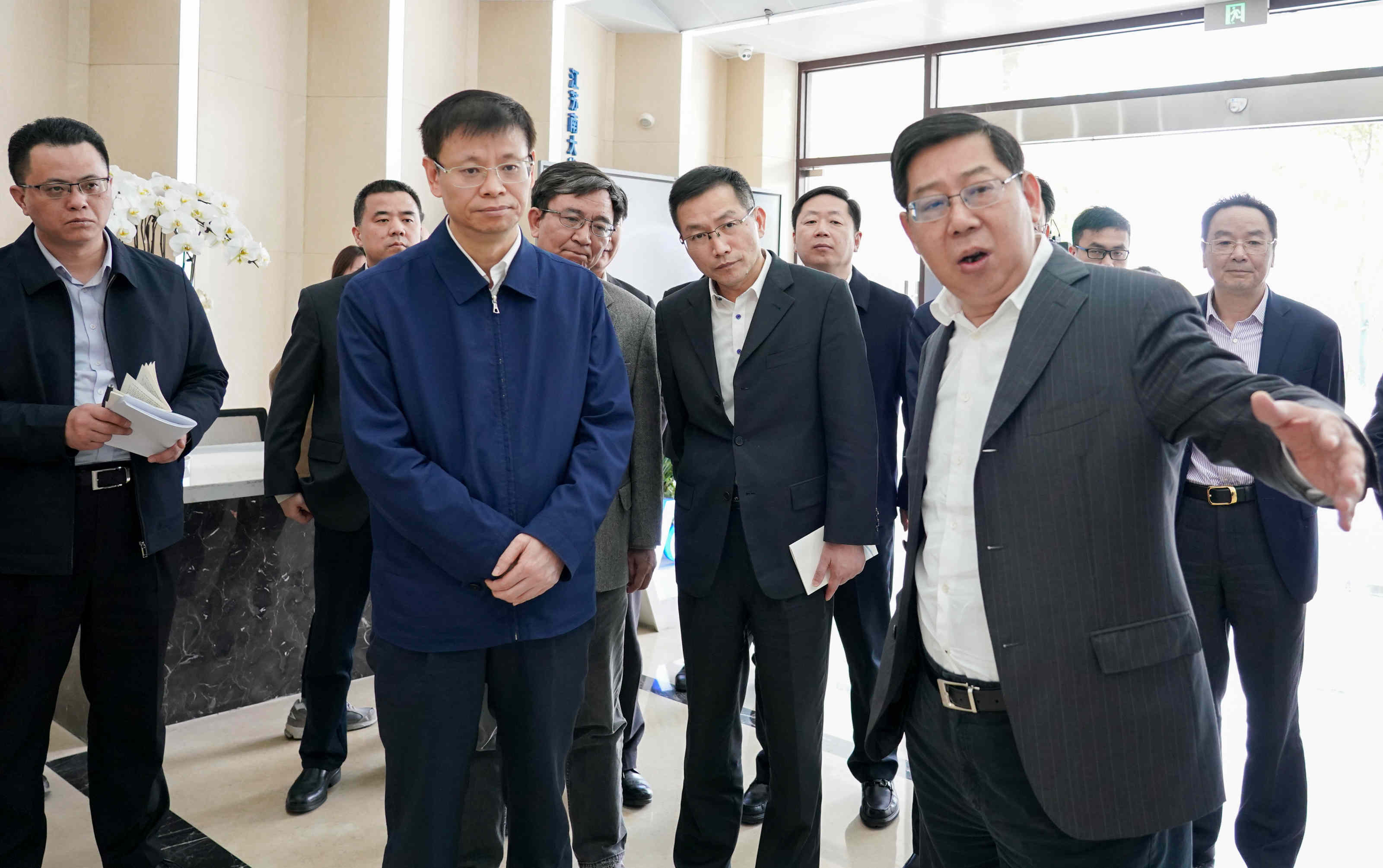 市委書記許昆林調研南大光電(圖1)